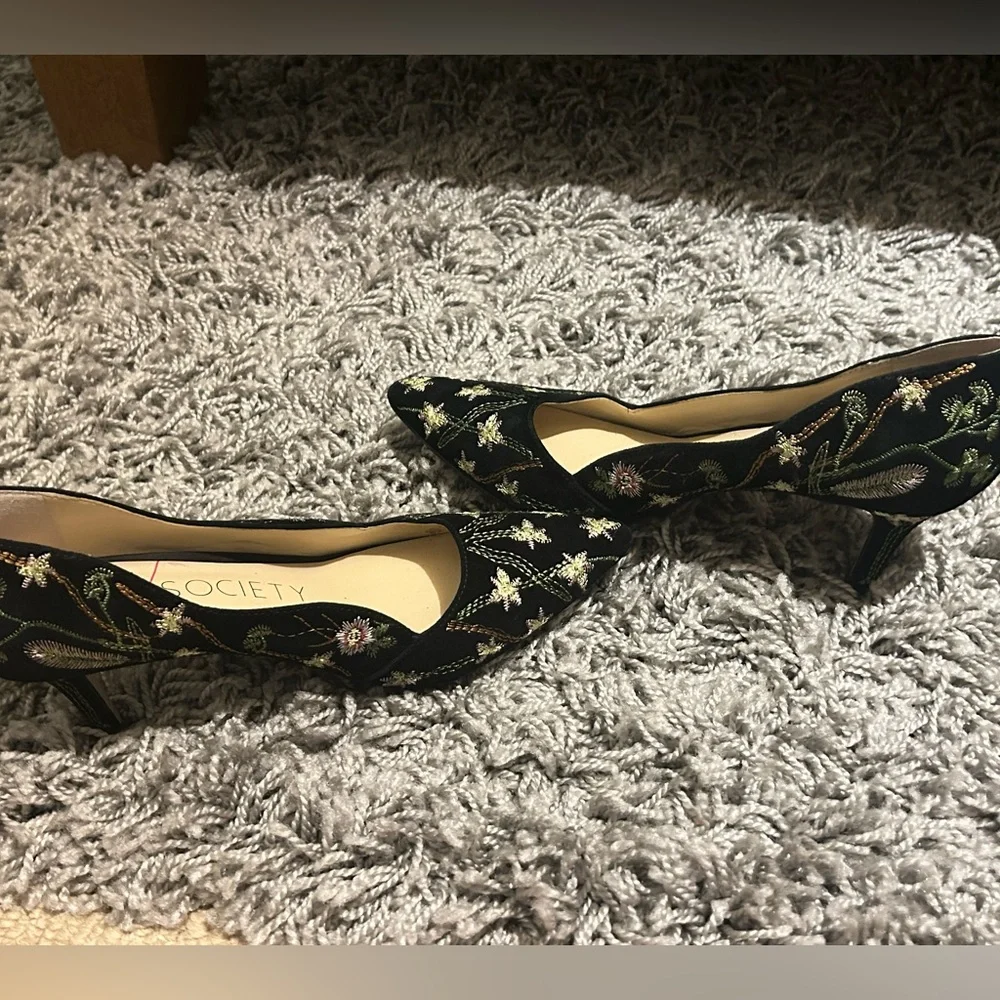 Cute embroidered heels - Picture 3 of 4